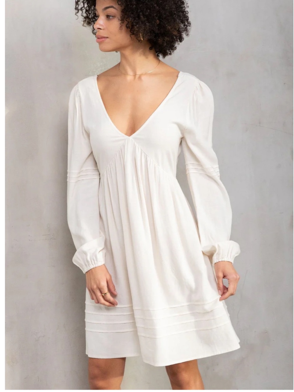 Lovestitch Dylan Mini Women's Cream V-Neck Long Sleeve Dress size small